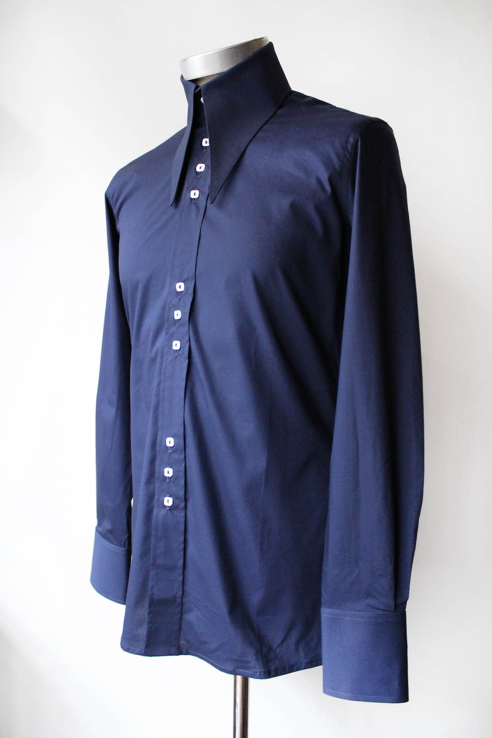 Navy blue extended spear point shirt | Mendoza Menswear