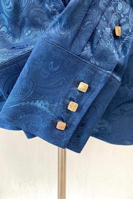 Blue Paisley Beagle collar shirt